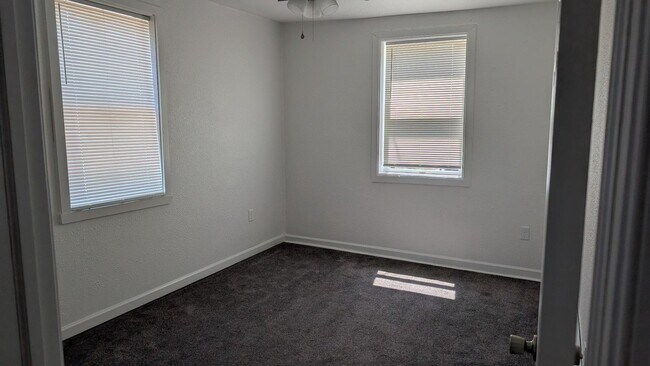 Building Photo - 270 Calder St
