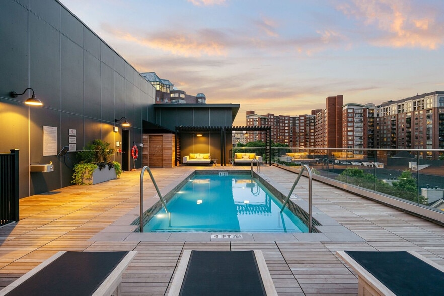 Building Photo - 150 Broad St