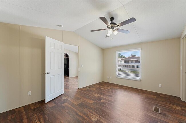 Building Photo - 21864 Russell Dr