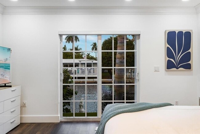 Building Photo - 1419 NE 57th St