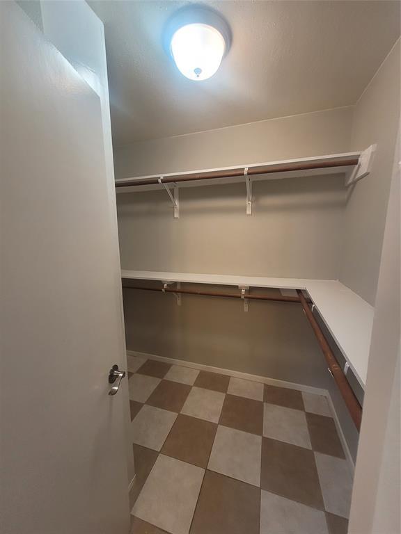 Building Photo - 2518 Fredericksburg Dr