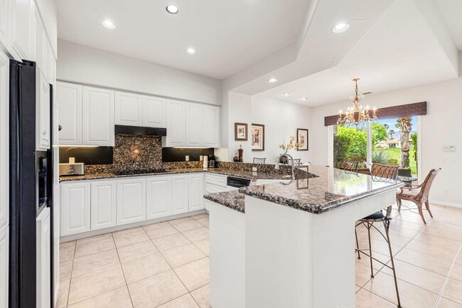 Building Photo - 727 Arrowhead Dr