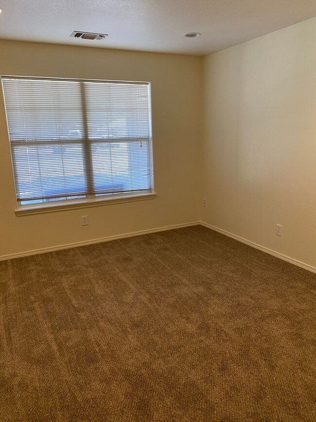 Building Photo - Duplex with Double Car Garage