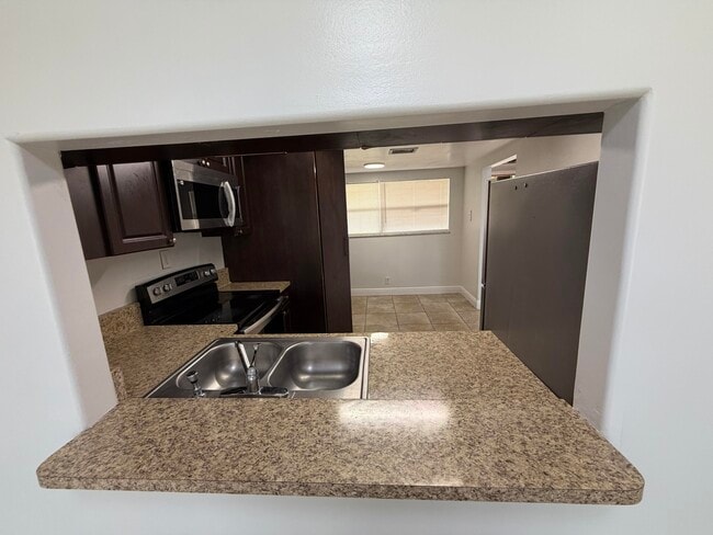 Building Photo - 2500 Coral Springs Dr