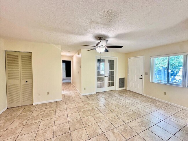 Building Photo - 630 Pavare Ct