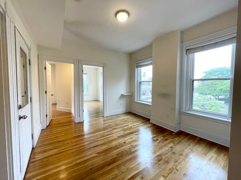 Building Photo - 149 L St