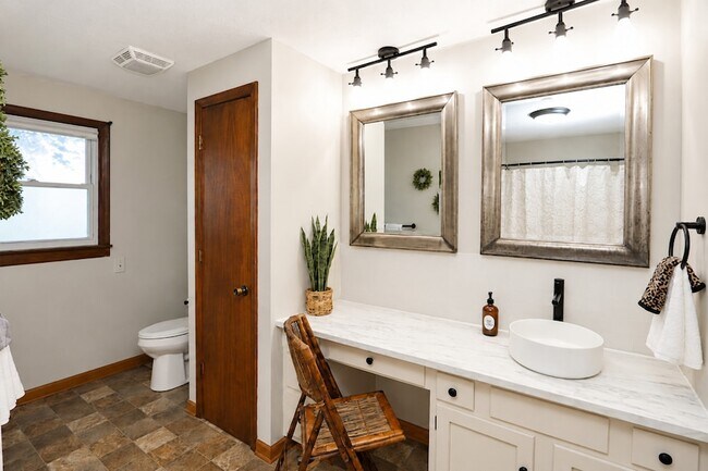 Building Photo - 2757 School Dr