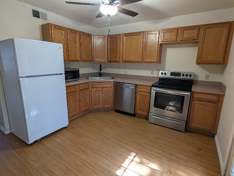 Building Photo - 114 Scofield Ave