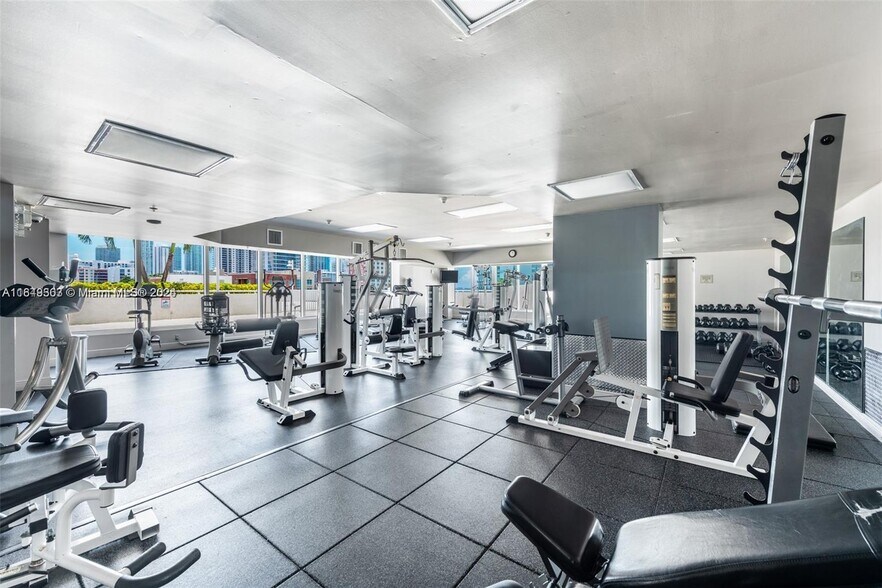 Building Photo - 275 NE 18th St