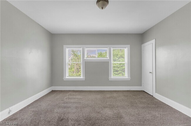 Building Photo - 3652 E 153rd St