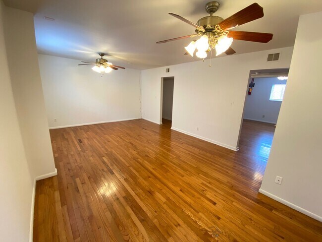 Building Photo - 153 E 12th Ave