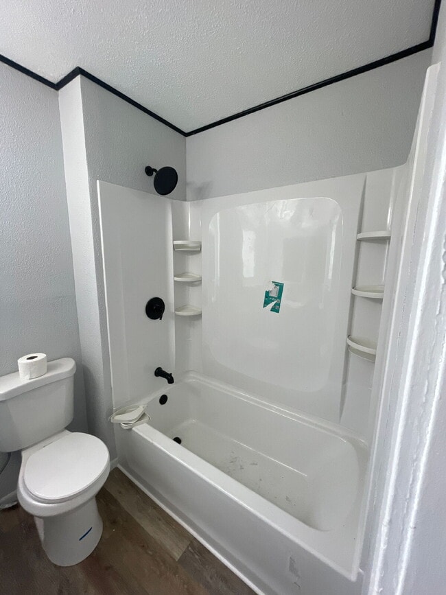 Building Photo - Completely renovated 4 bed 1 bath home near Kennywood Park!