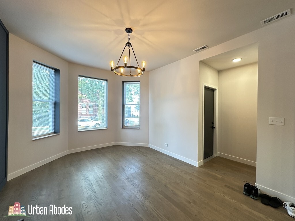 Building Photo - 841 N Mozart St