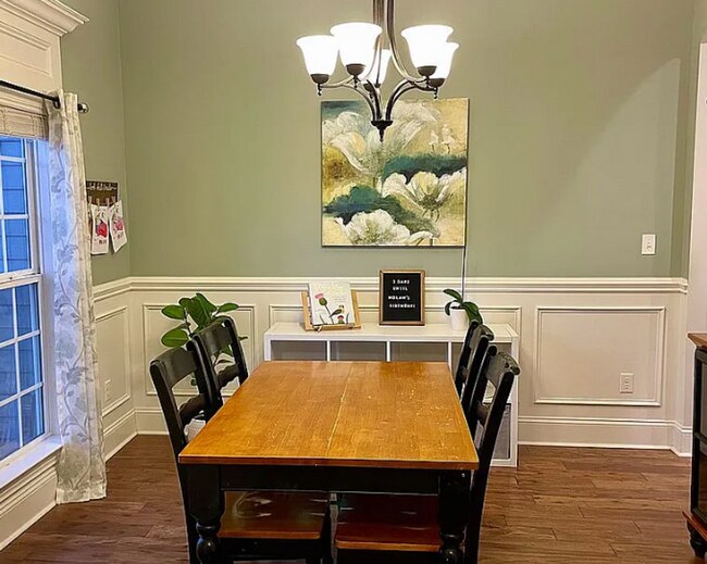 Building Photo - Spacious 4BR/3BA Grove Point Home with Screened Porch & Privacy Fence