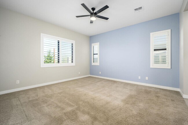 Building Photo - 824 E Monte Wy