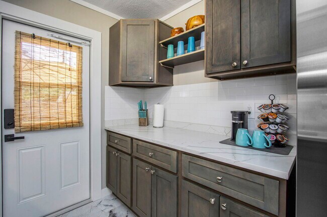 Building Photo - 2081 N Betty Ln