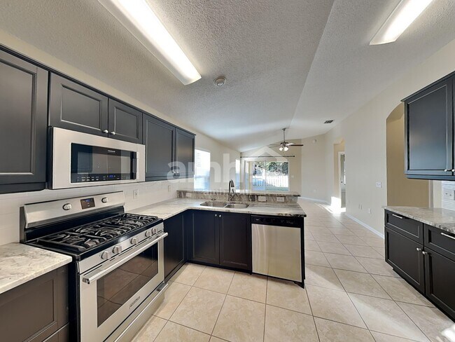 Building Photo - 12061 Winding Woods Way