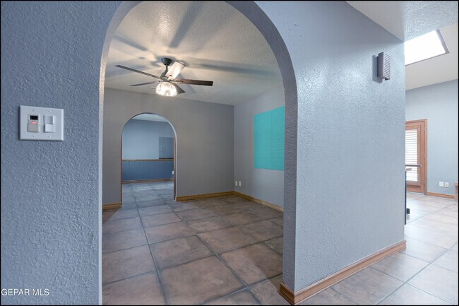 Building Photo - 6412 Via Aventura Dr