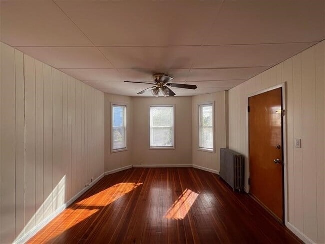 Building Photo - 15 5th St