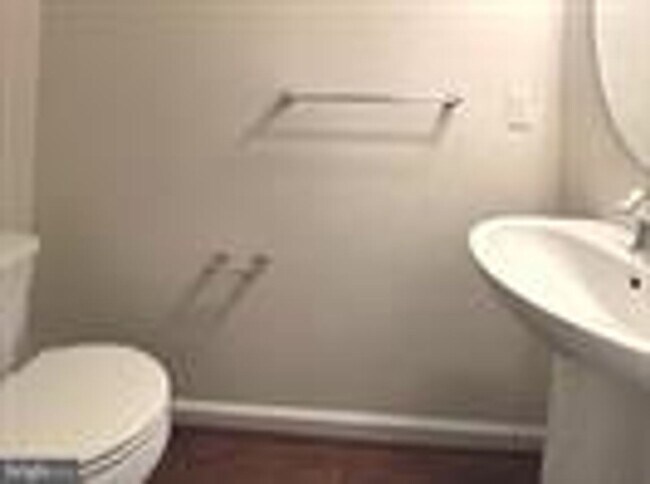 Building Photo - Beautiful 3bd 2/2bths town home in Summerfield Village!