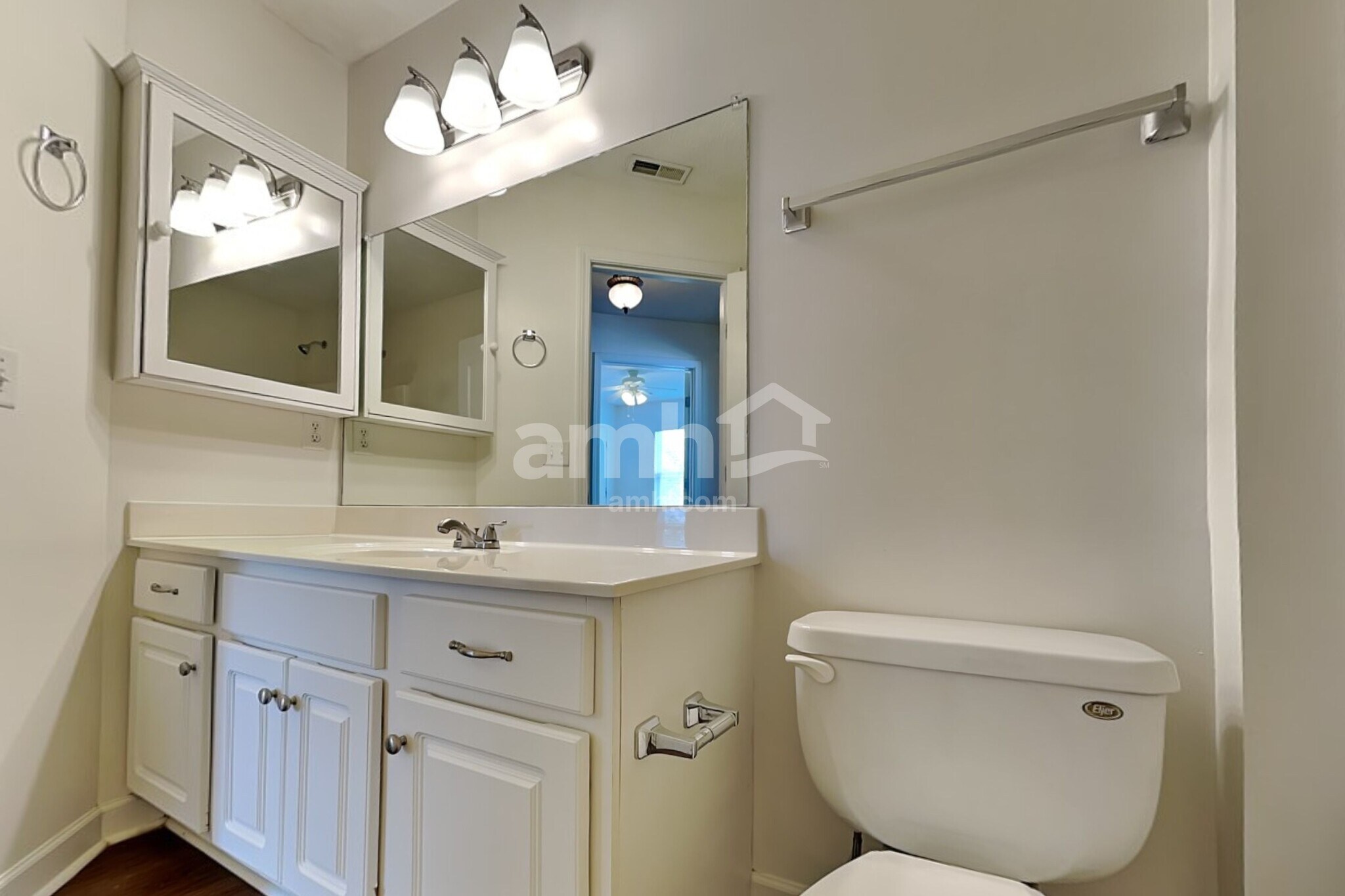 Building Photo - 1504 Beaconcrest Cir
