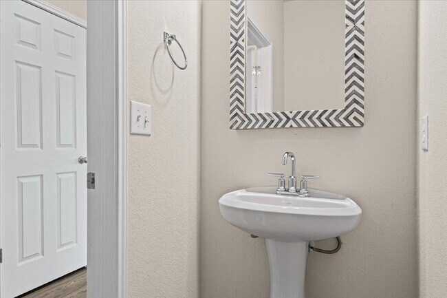 Building Photo - 6313 Mary Lewis Dr