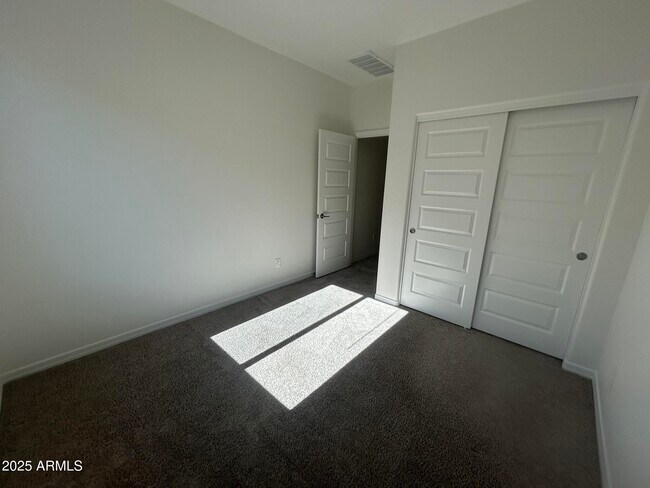 Building Photo - 14854 W Sand Hills Rd