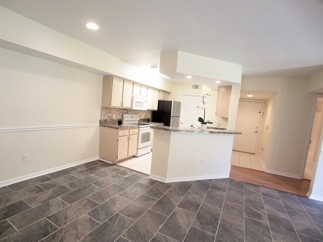 Primary Photo - Gorgeous 2/2 condo for rent next to Waterf...