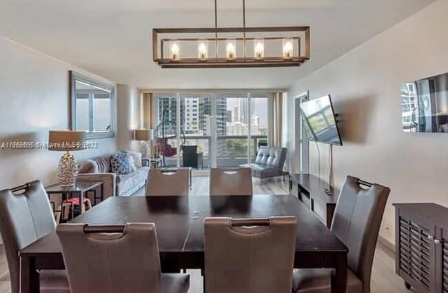 Building Photo - 1717 N Bayshore Dr