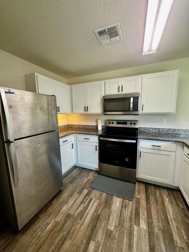Building Photo - Spacious 4-Bedroom Home for Rent in Palm Bay!