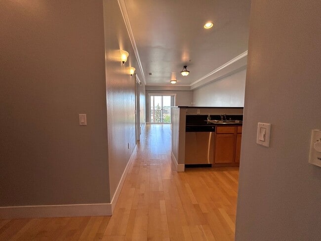 Building Photo - 1 Bed, 1 Bath Condo with Bellingham Bay View and parking garage