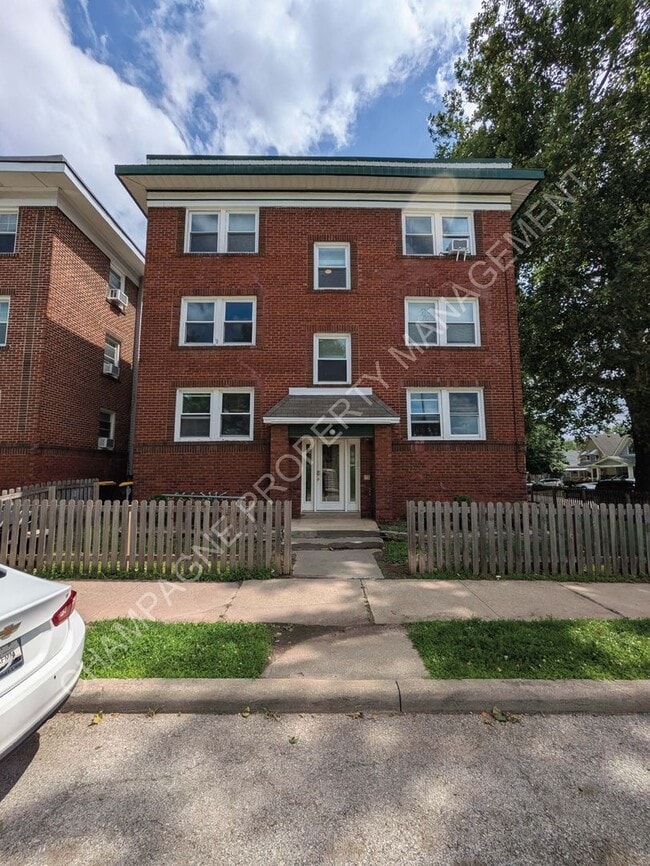 Building Photo - 1123-1125 W 40th St.