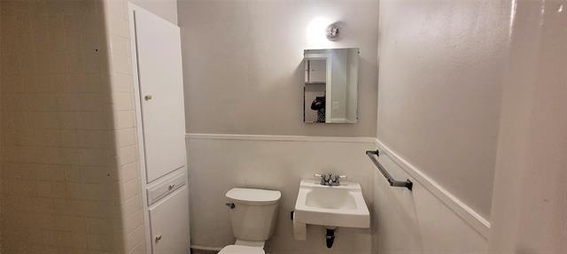 Building Photo - 204 Overhill Dr