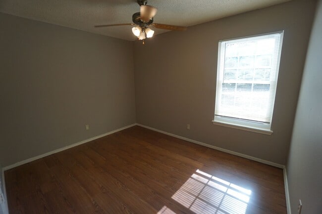 Building Photo - 3 Bed 2 Bath 1 Car Garage with Yard Care Included, Refrigerator Provided.