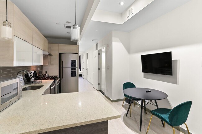 Building Photo - ROOM ONLY in 5-bed/2.5-bath Home