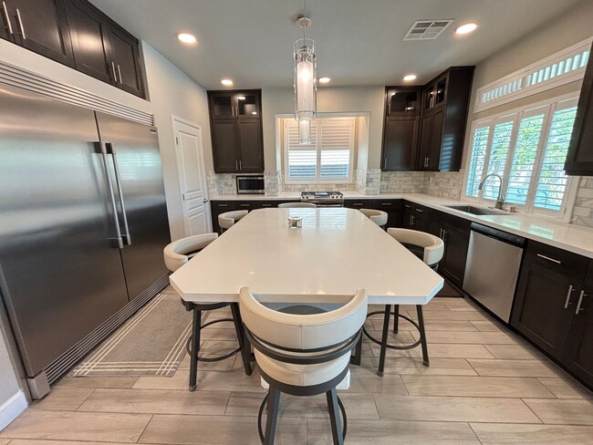 Building Photo - Contemporary 4Bed/3Bath/3 Car/+ Loft -residence located in the Silverado Ranch area