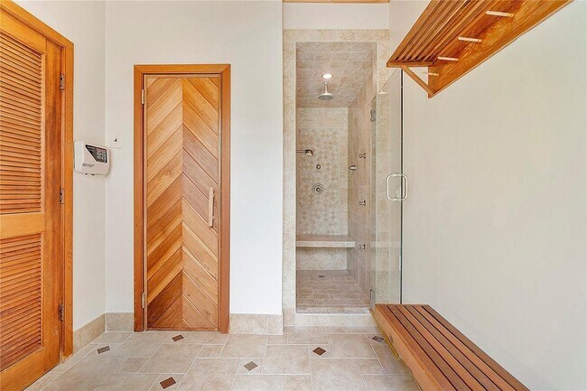 Building Photo - 150 Lucina Dr