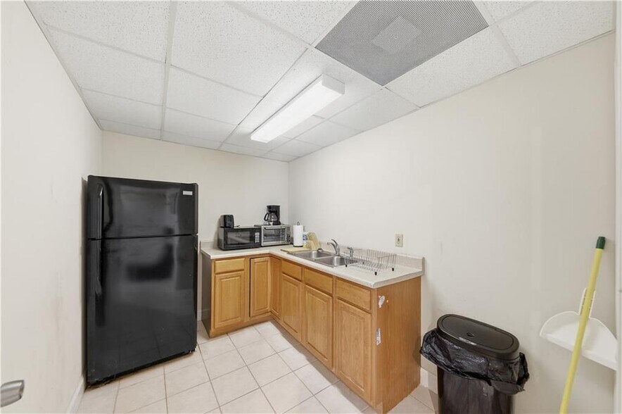 Building Photo - 260 Tabor Forest Dr