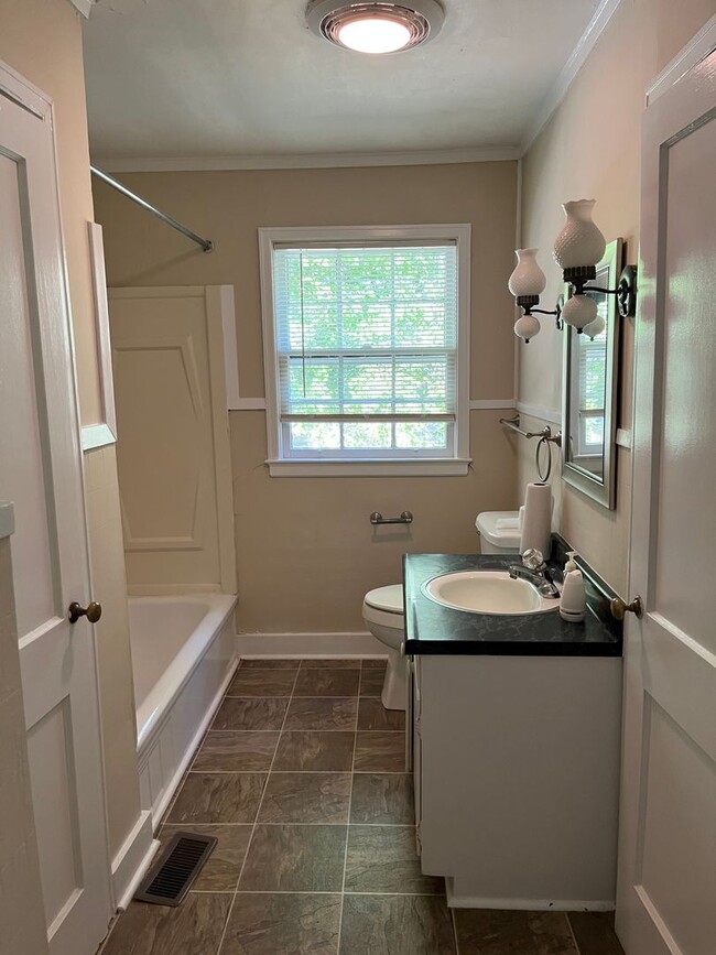 Building Photo - 148 Hwy 30 E