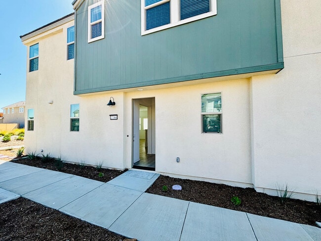 Building Photo - 27366 Hyland Ct