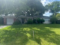 Building Photo - Beautiful 3 bedroom, 2 bath home located i...