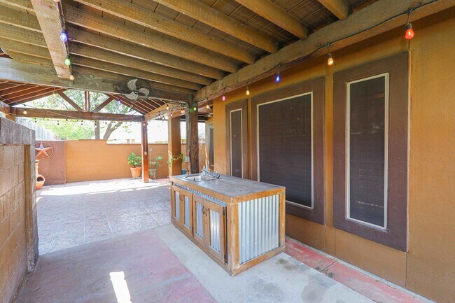 Building Photo - 1237 Whisper Hill Dr
