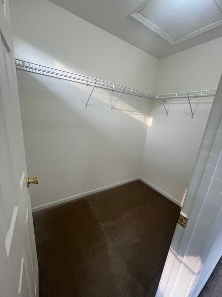 Building Photo - 8 Dolmen Ln