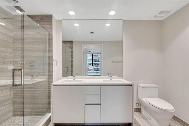 Building Photo - 1010 Brickell Ave