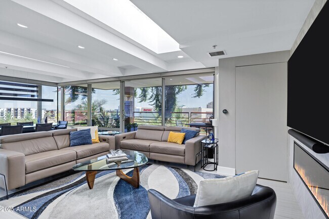 Building Photo - 7137 E Rancho Vista Dr