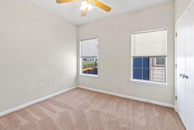 Building Photo - 7502 Lazy Creek Dr