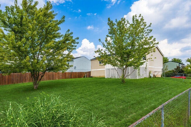 Building Photo - 3251 Foxpoint Dr