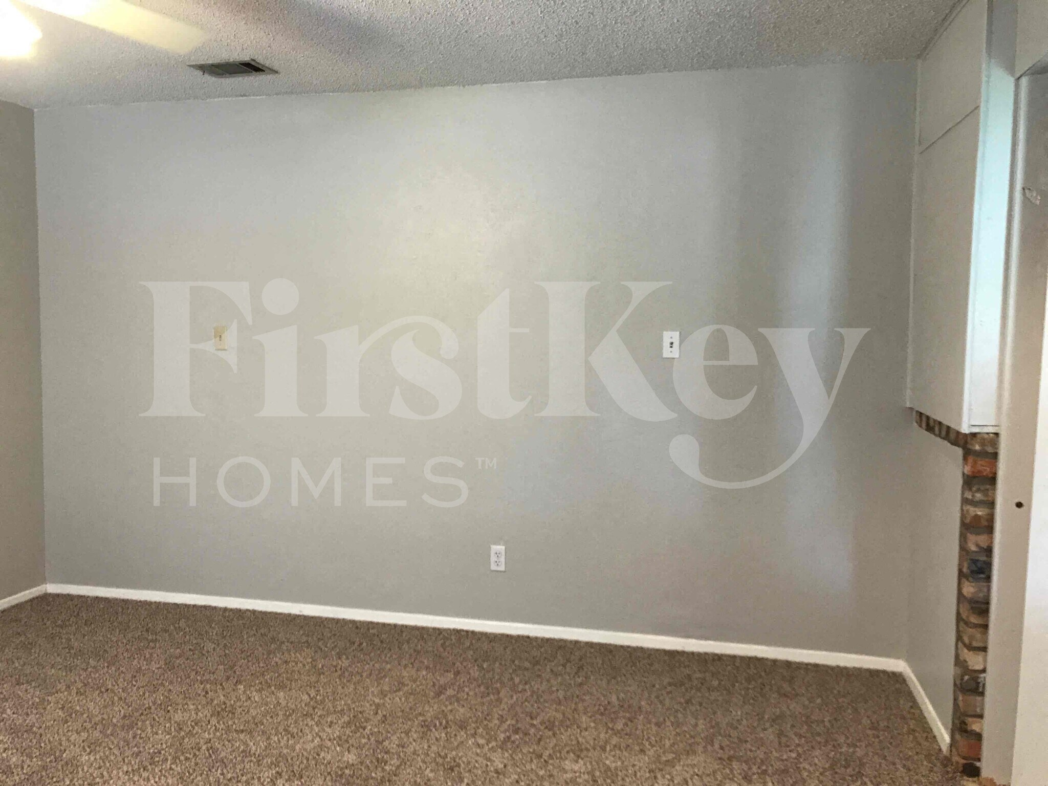 Building Photo - 2710 Peachtree Ln
