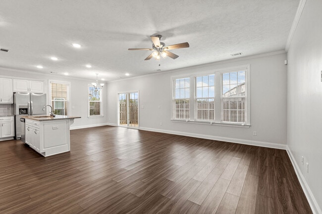 Building Photo - 597 Vinings Dr