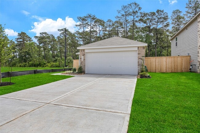 Building Photo - 915 Songbird Ln